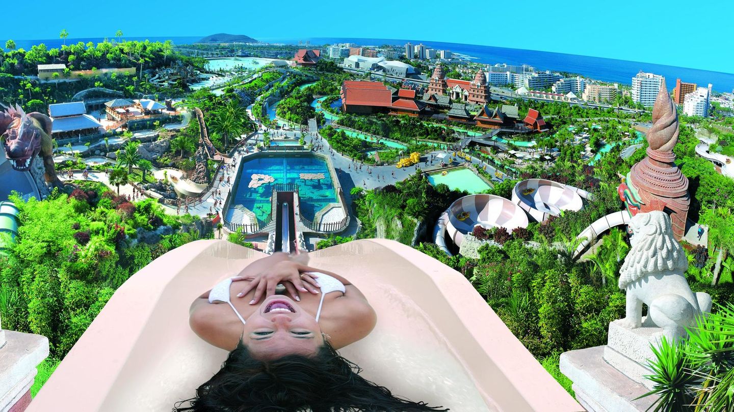 Platz 1: Siam Park, Adeje, Spanien  Bereits zum fünften Mal in Folge hat der Wasserpark auf der Insel Teneriffa den begehrten Travellers‘ Choice Awards gewonnen. Hier können Kanaren-Urlauber in einer palmenreichen Gartenlandschaft mit thailändisch anmutender Architektur actionreiche Abkühlung in Wasserrutschen erleben und anschließend am Strand relaxen.  Infos: www.siampark.net