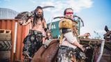 Die Wasteland Warriors aus dem Film "Mad Max" machen aus ihrem Namen Programm: Die Felder auf denen das Wacken Open Air stattfindet sind in diesem Jahr ausgedürrt wie lange nicht mehr.
