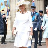 Erstaunlicherweise hat es auch Herzogin Camilla auf die Liste geschafft. Die Frau von Prinz Charles war bisher eigentlich nicht als besonders modeaffin bekannt, doch offenbar konnten ihre Outfits der vergangenen Monate überzeugen. Vor allem die Auswahl ihrer Hüte wurde lobend erwähnt.