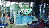 Platz 4: H2O Aquapark, Rostow am Don, Russland  Dieser bunte Indoor-Park bietet diverse Attraktionen in futuristischem Ambiente und eine Wasserrutsche, die 18 Meter über dem Boden beginnt.  Infos: http://h2opark.ru