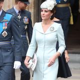 Auch Herzogin Catherine, die Frau von Prinz William, gehört laut "Tatler" zu den bestgekleideten Frauen des Jahres 2018. Die 36-Jährige wurde allerdings nicht nur für ihre Stilsicherheit gelobt, sondern dafür, dass sie sparsam ist und ihre Outfits mehrfach trägt oder günstig shoppt.