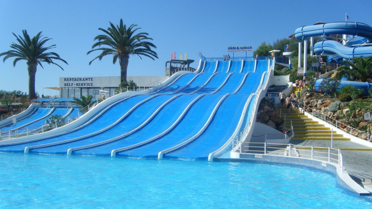 Platz 9:  Slide & Splash Water Slide Park, Lagoa, Portugal  Dieses Spaßbad an der Algarve existiert bereits seit Mitte der 80er Jahre und begeistert seine Besucher mit immer neuen Wellness- und Rutscherlebnissen. Jüngste Attraktion ist die “Big Wave” ein Wassertunnel, der in einer riesigen, offenen Rutschfläche endet.  Infos: www.slidesplash.com