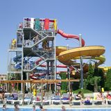Platz 10: Action Aquapark, Sunny Beach, Bulgarien  Ein Klassiker: Im ersten Wasserpark des Landes nehmen die Besucher dieser Rutsche so richtig an Fahrt auf . Mit einer Geschwindigkeit von bis zu 70 Stundenkilometer geht es ab in den Pool. Für die kleineren Gäste gibt es auch harmlosere Wasserattraktionen und einen Streichelzoo.  Infos: www.aquapark.bg