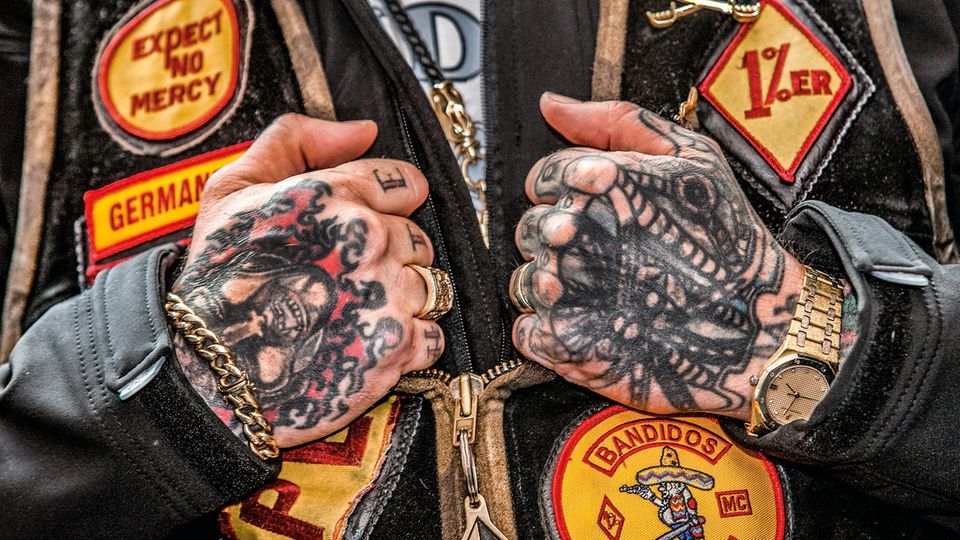 Hannover: Dies ist der "Seargeant of Arms" der Rockergruppe Bandidos. Die Herren treffen sich an diesem Tag mit den Hells Angels bei einem Anwalt zum Friedensschluss