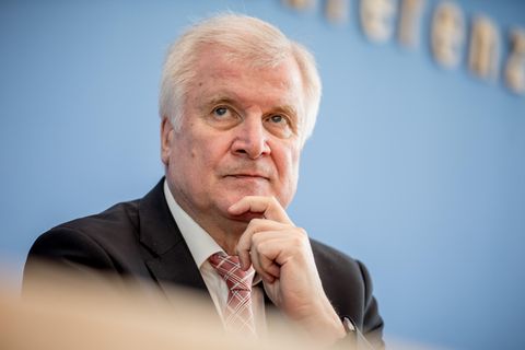 Horst Seehofer legt Schirmherrschaft für Nachbarschaftspreis nieder