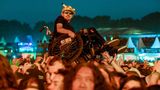 Hard Rock Hallelujah: Dieser Rollstuhlfahrer macht Stage Diving.