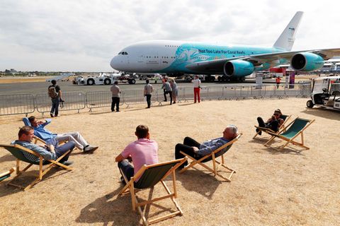 Der Airbus A380 von Hifly - hier noch bei der Präsentation Mitte Juli auf der Luftfahrtmesse in Farnborough.