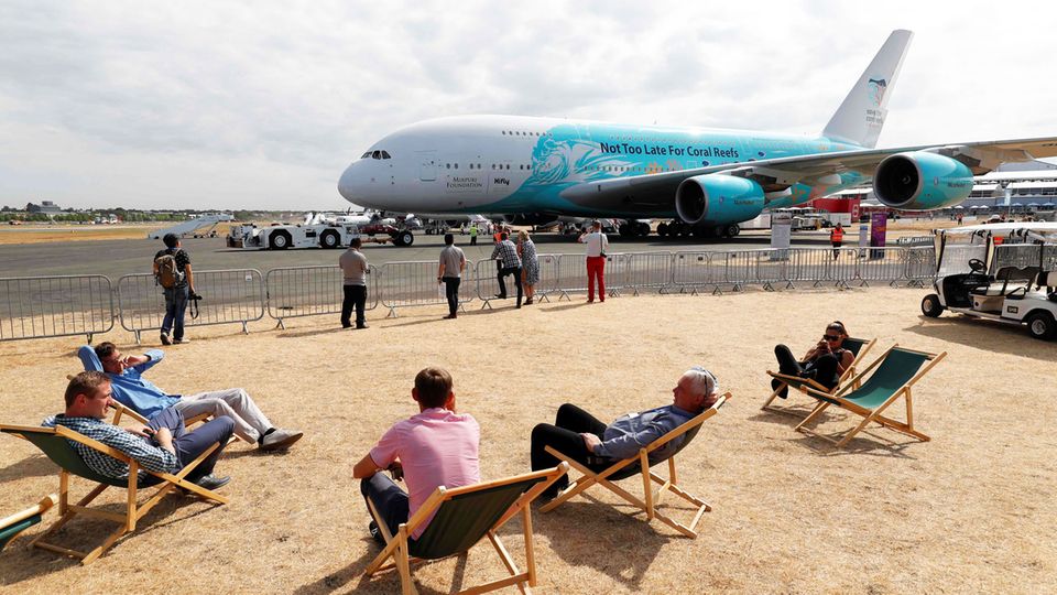 Der Airbus A380 von Hifly - hier noch bei der Präsentation Mitte Juli auf der Luftfahrtmesse in Farnborough.