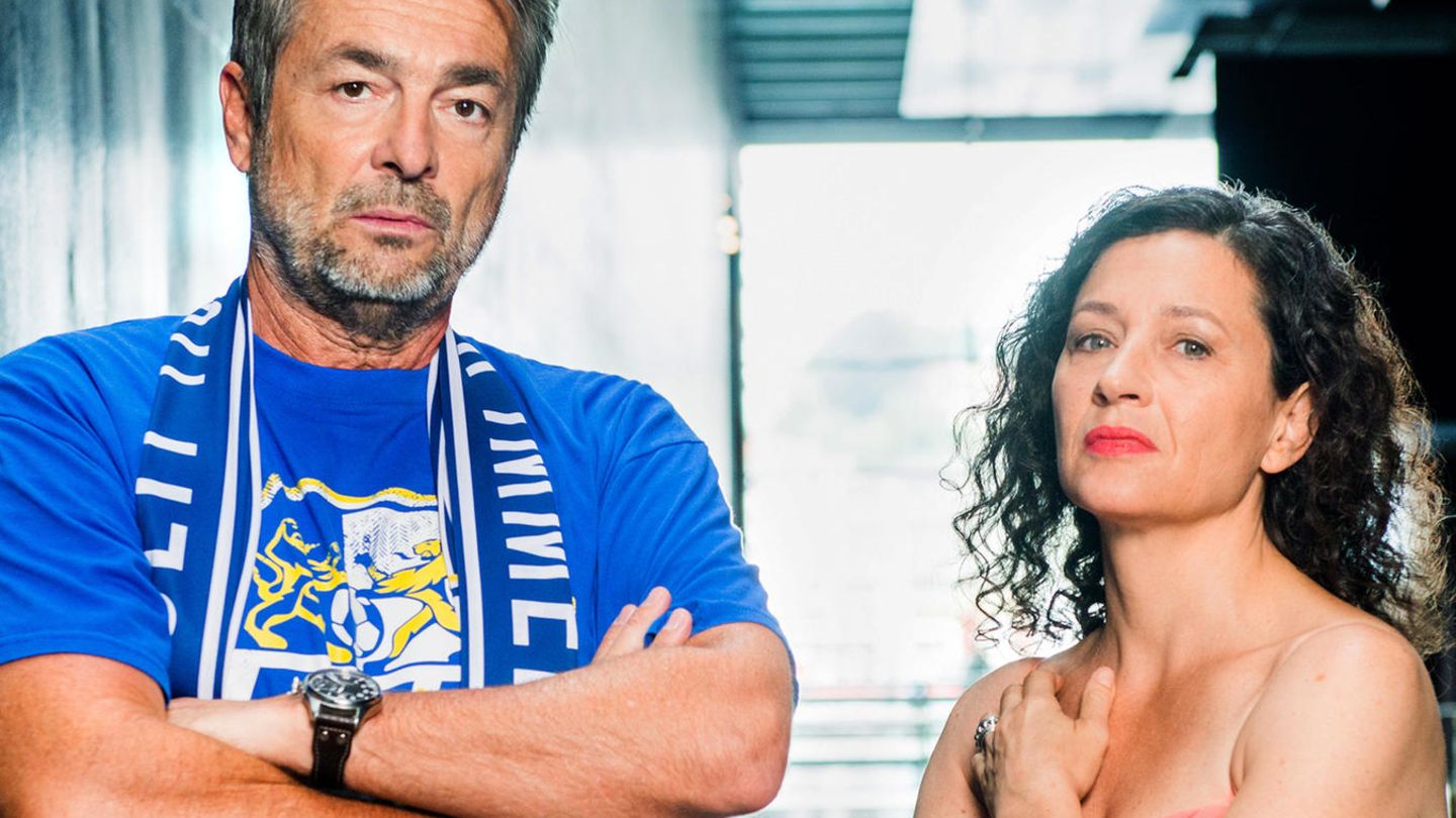 Er ermittelt im Fußballtrikot, sie im Abendkleid: die Luzerner Kommissare Reto Flückiger (Stefan Gubser) und Liz Ritschard (Delia Mayer)