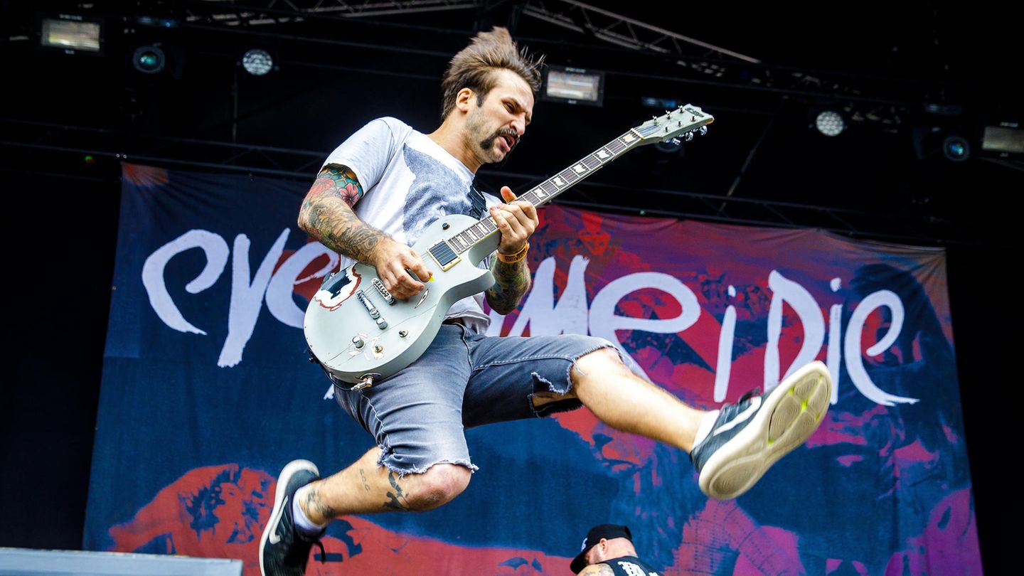 Gitarrist Jordan Buckley von der Band Every Time I Die auf der Bühne