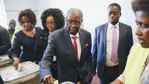 Wahrscheinlich eine Stimme für seinen Ex-Vertrauten: Der Ex-Präsident von Simbabwe, Robert Mugabe, bei seiner Wahl