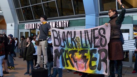 "Black lives matter" auf einem Protestplakat