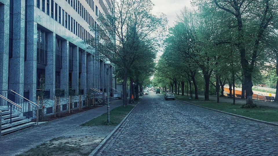 Jobcenter Berlin Charlottenburg-Wilmersdorf Die Straße vor dem Jobcenter Berlin Charlottenburg-Wilmersdorf