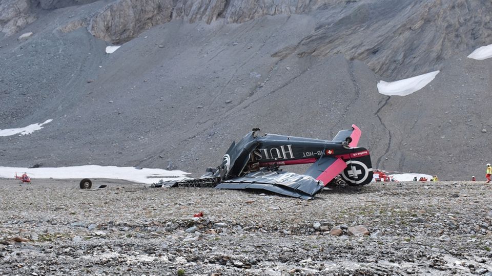 Die Absturzstelle der JU-52, die am Samstagnachmittag aus unbekannten Gründen abgestürzt ist.