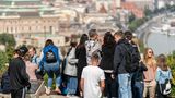 Platz 5: Budapest, Ungarn  Wir bleiben in Osteuropa: Schon vor der Öffnung des Eisernen Vorhangs galt die Hauptstadt Ungarns als ein klassisches Städtereiseziel im Osten. Hier tummeln sich Besucher im Viertel Buda oberhalb der Donau.