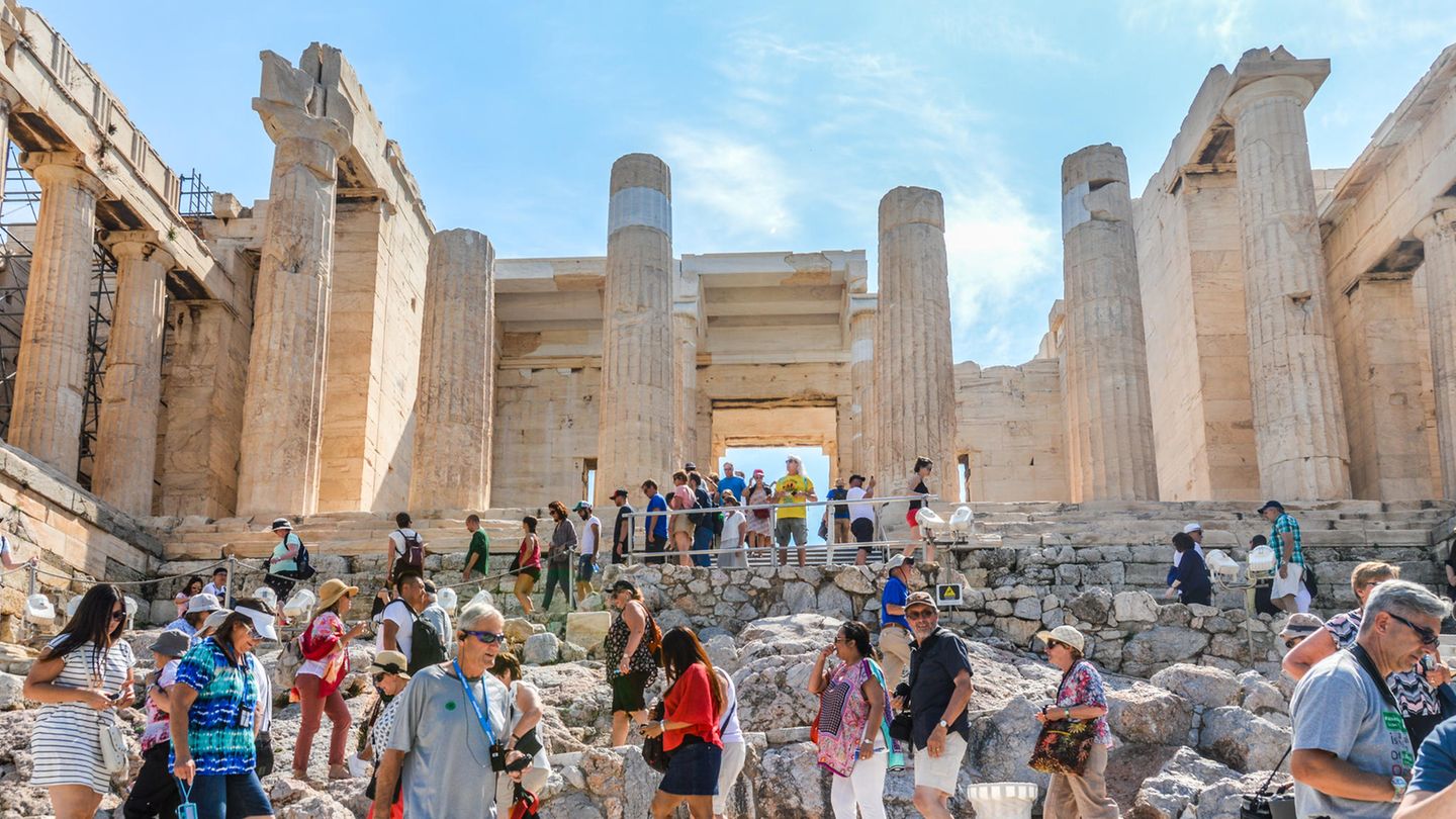 Platz 9: Athen, Griechenland  Die Hauptstadt Griechenlands ist als Zentrum der Antike und wegen der vielen Architekturdenkmäler wie der Akropolis bei Touristen besonders attraktiv.