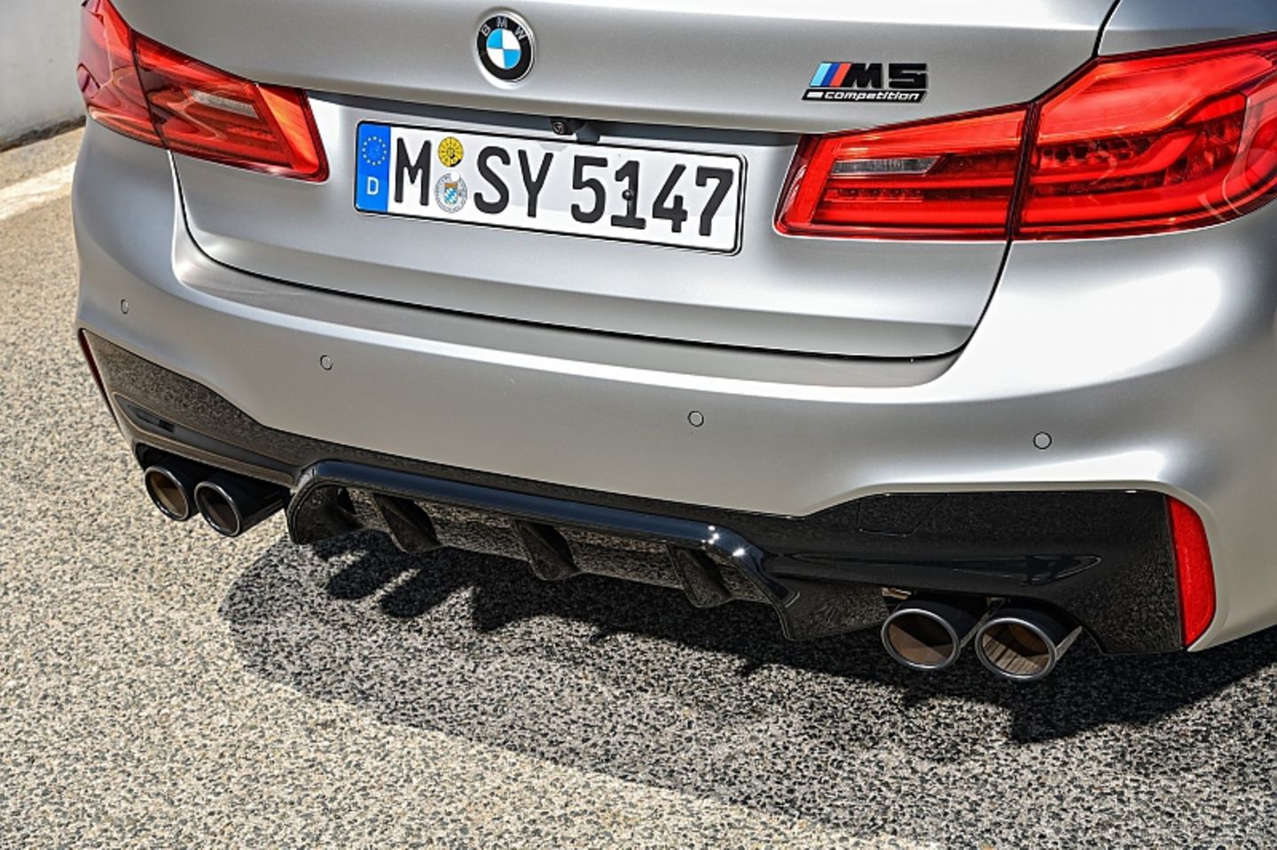 BMW M5 Competition hat ebenfalls die M-typischen vier Endrohre
