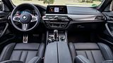 Der Innenraum der Competition-Version unterscheidet sich kaum von dem des M6