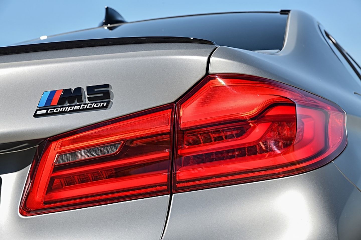 Die Rückleuchten haben die BMW-typische L-Grafik