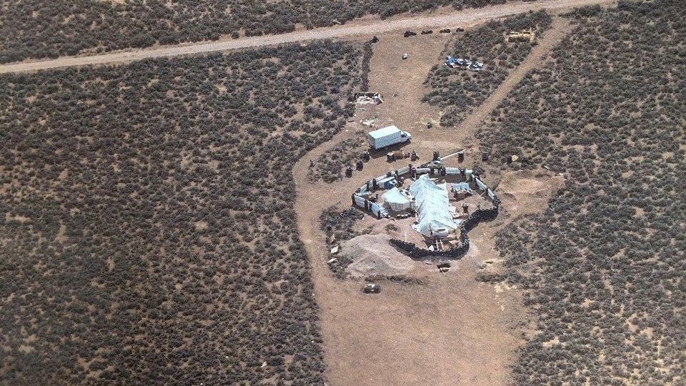 Nahe des Ortes Amalia, New Mexico, hielten die Entführer die Kinder in diesen Baracken fest Nahe des Ortes Amalia, New Mexico, hielten die Entführer die Kinder in diesen Baracken fest