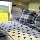 Der Wagen bietet Platz für ein Doppelbett normaler Größe.