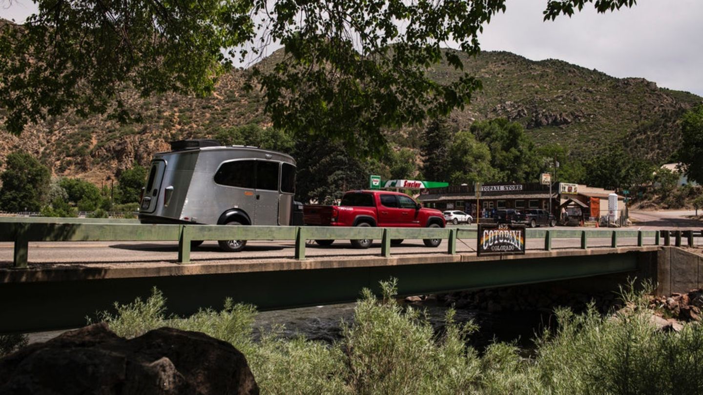 Der Basecamp X kann von einem Mid-Size SUV gezogen werden.