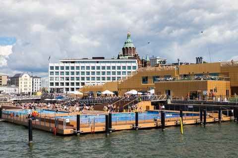 Schwimmendes Freibad in Helsinki: der Allas Sea Pool im Hafen