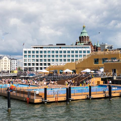 Schwimmendes Freibad in Helsinki: der Allas Sea Pool im Hafen