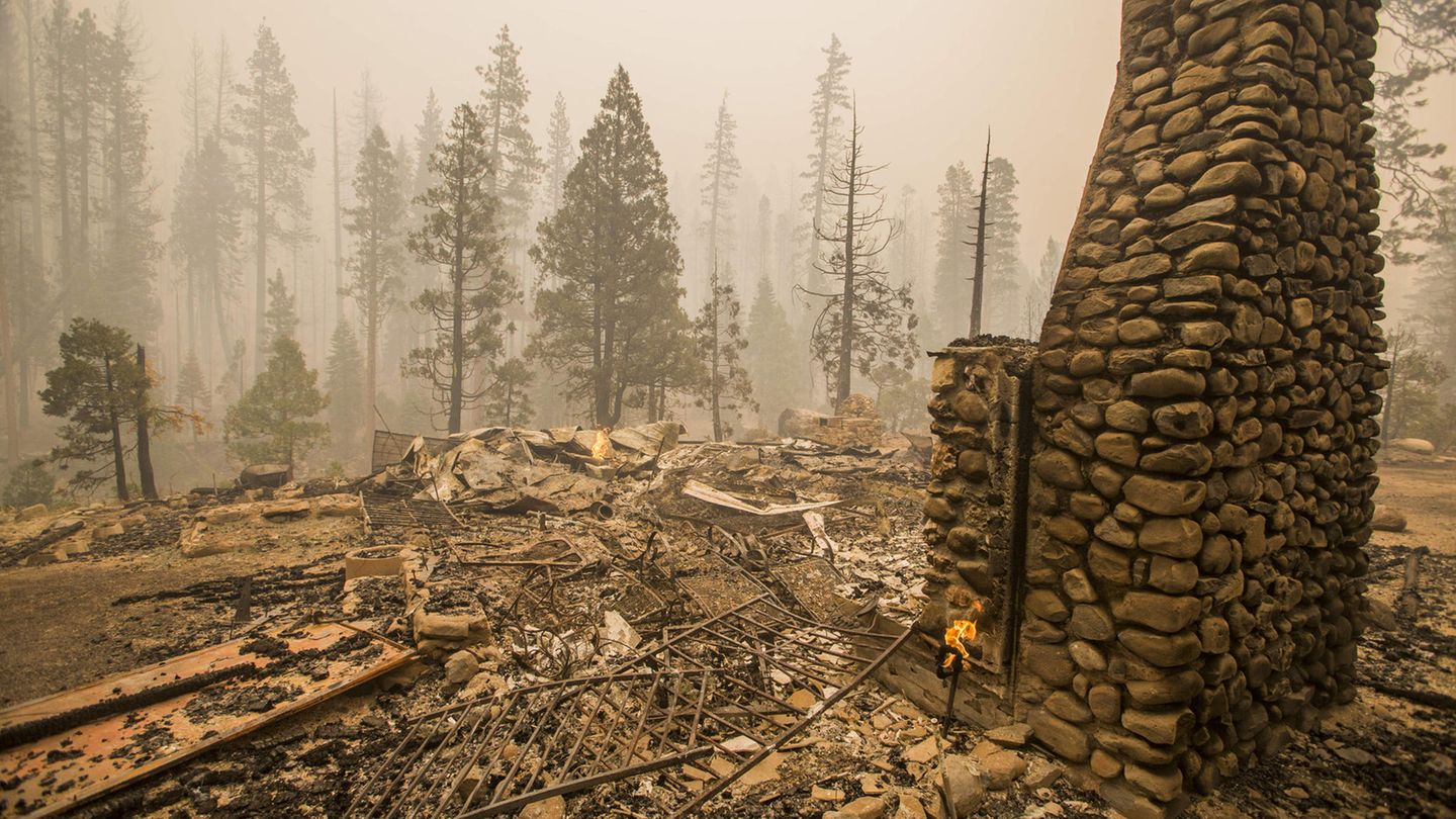 Nur der Kamin steht noch: Die Waldbrände haben in Kalifornien hunderte Wohnhäuser zerstört