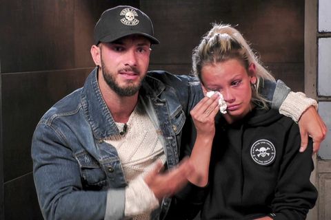 Sind dem Psychoterror im "Sommerhaus der Stars" nicht gewachsen: Julian und Stephanie kämpfen mit den Tränen.