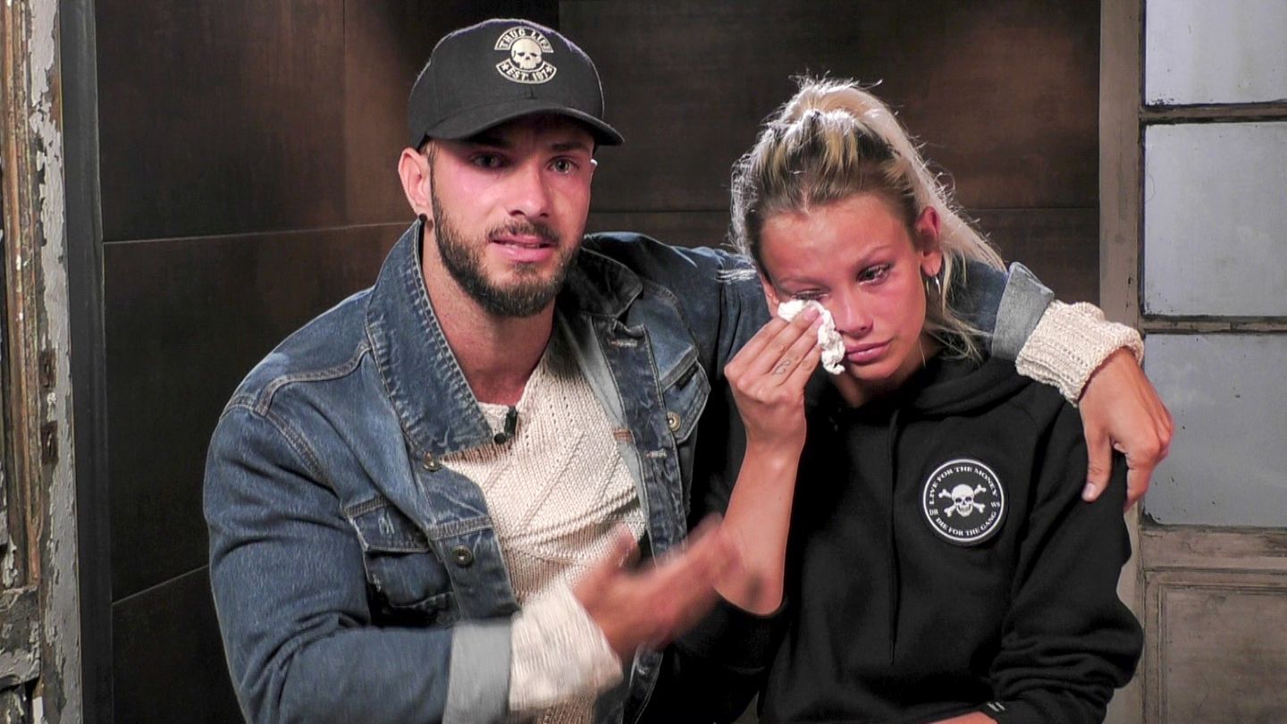 Sind dem Psychoterror im "Sommerhaus der Stars" nicht gewachsen: Julian und Stephanie kämpfen mit den Tränen.