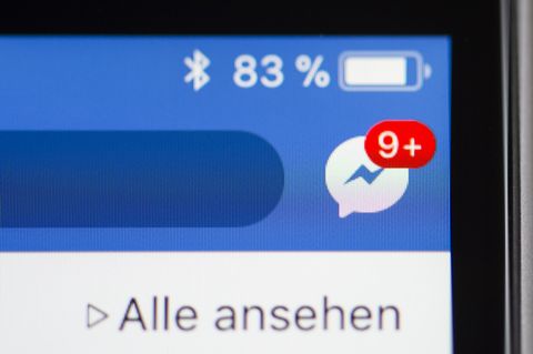 Neun neue Nachrichten auf einem Facebook Messenger