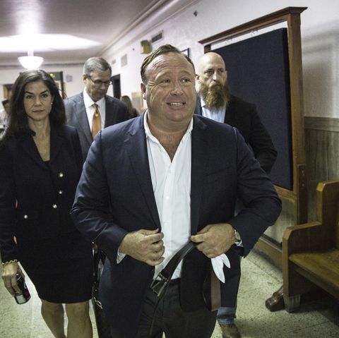 Brüllen gegen das Establishment: Warum Alex Jones von seinem Netz-Bann profitieren könnte