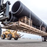 Die gewaltigen Röhren sollen der Kraft des Meeres standhalten.