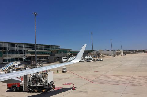 Endlich nach 35 Stunden angekommen: am Flughafen auf Fuerteventura.