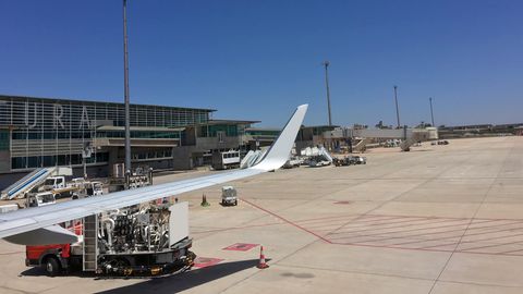 Endlich nach 35 Stunden angekommen: am Flughafen auf Fuerteventura.