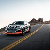Der Audi e-tron quattro kann auch segeln