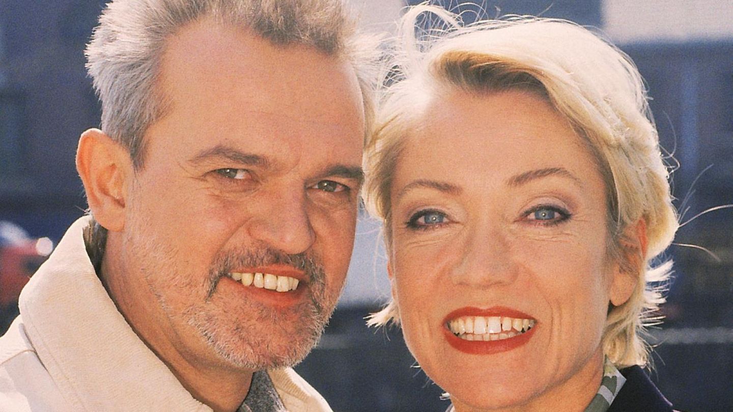 Elisabeth Meinhart (Lisa Riecken) und A. R. Daniel (Hans Christiani) 1997 geben sich Elisabeth Meinhart (Lisa Riecken) und A. R. Daniel (Hans Christiani) das Ja-Wort