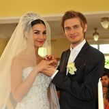 2012 heiraten Ayla Özgül (Sila Sahin) und Philip Höfer (Jörn Schlönvoigt)