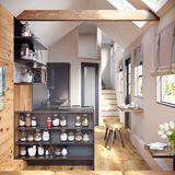 In den zweiten Stock führt eine richtige Treppe und keine Leiter.