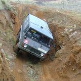 Der Pinz kommt überall durch - aber es braucht Übung, um ihn so durch das Gelände zu bewegen.