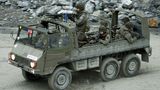 Der Pinzgauer ist allerdings weder gepanzert noch bietet er Schutz vor Minen.