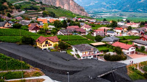 Schlammlawine in der Schweizer Ortschaft Grugnay