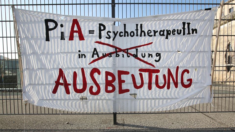 Psychotherapeuten in Ausbeutung Banner mit der Aufschrift Psychotherapeuten in Ausbeutung