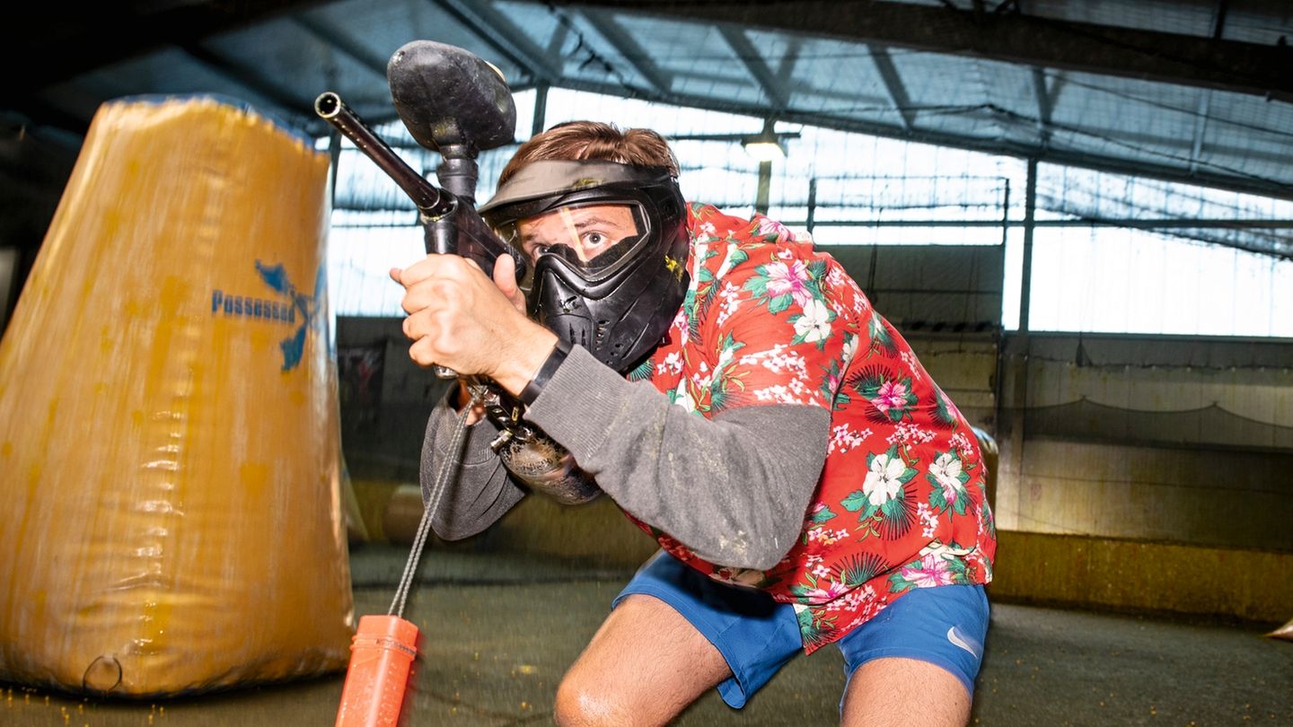 Stefan* ist mit Freunden angereist, um seinen Junggesellenabschied zu feiern. Mittags spielen sie Paintball in Spandau