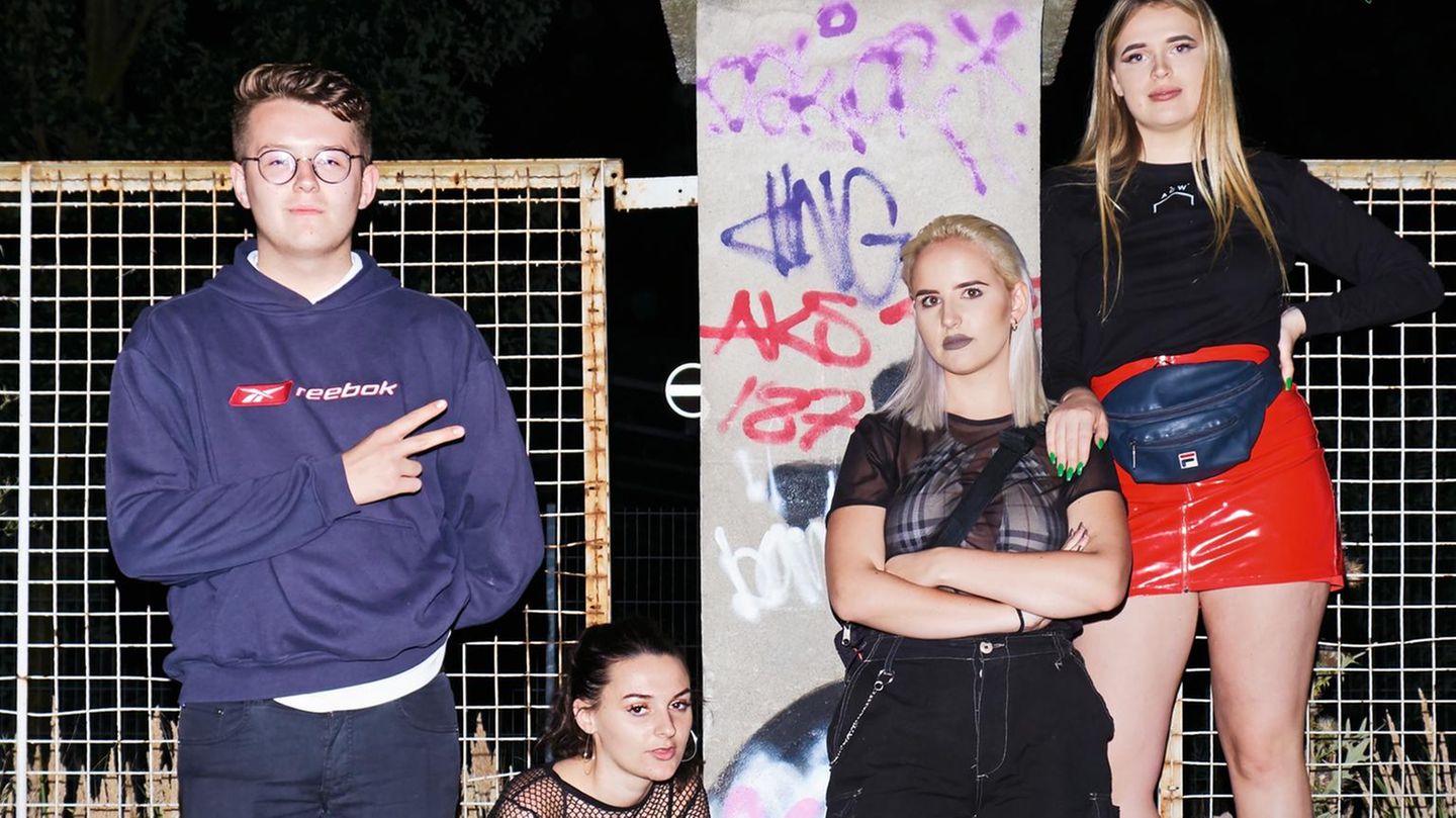 Diese Gruppe aus London scheiterte an zwei Abenden nach einander am strengen Tür steher des Berghain. Auch ins Sisyphos schafften sie es später nicht