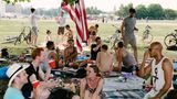Wo bis 2008 Flugzeuge landeten, verbringen Berliner und Touristen heute ihre Freizeit: auf dem Tempelhofer Feld