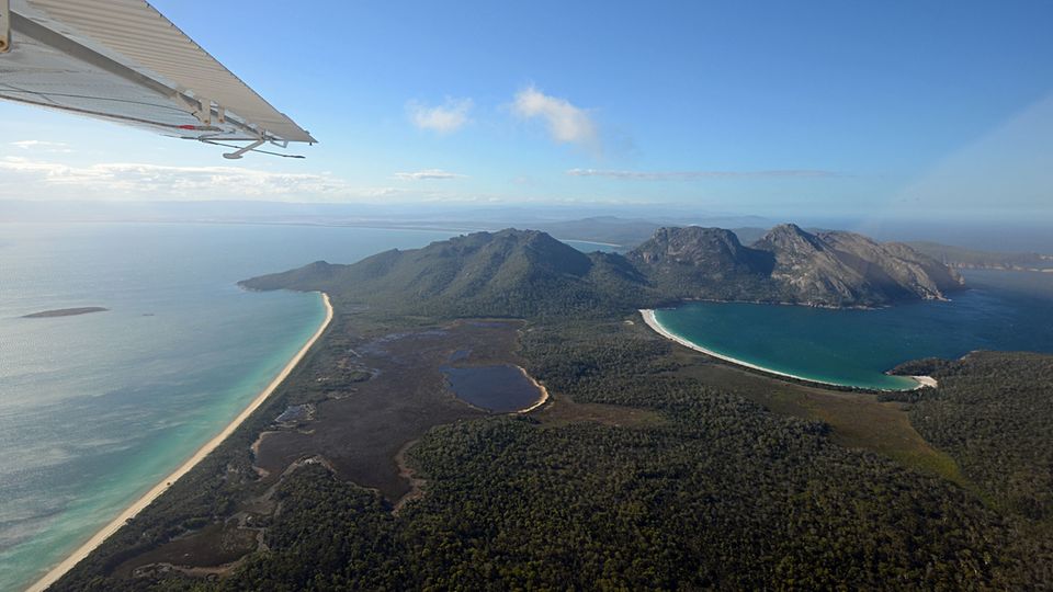 Follow Me: Mit 200 km/h geht es über den Freycinet-Nationalpark an der Ostküste Tasmaniens. Mit 200 km/h geht es über den Freycinet-Nationalpark an der Ostküste Tasmaniens.