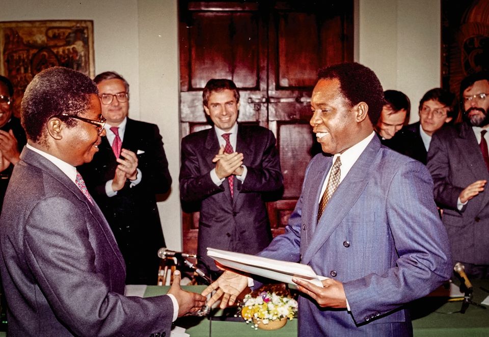 Friedensverhandlungen im Kloster: 1992 mit der Regierung und Rebellen aus Mosambik Friedensverhandlungen im Kloster: 1992 mit der Regierung und Rebellen aus Mosambik