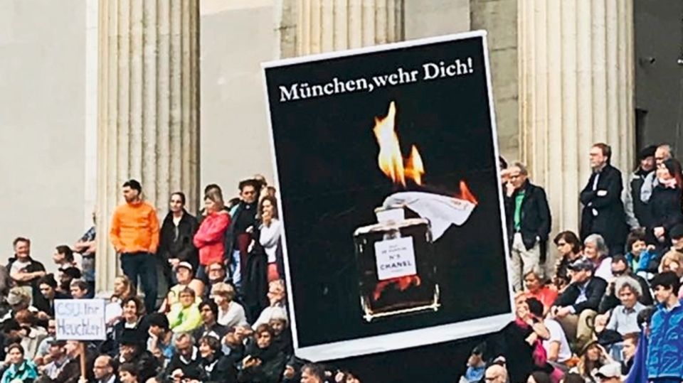 "#ausgehetzt-Demonstration"